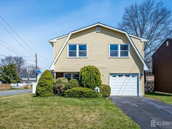 76 Pleasant Ave, Iselin, NJ 08830