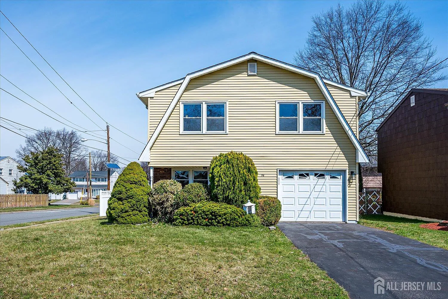 76 Pleasant Ave photo 1