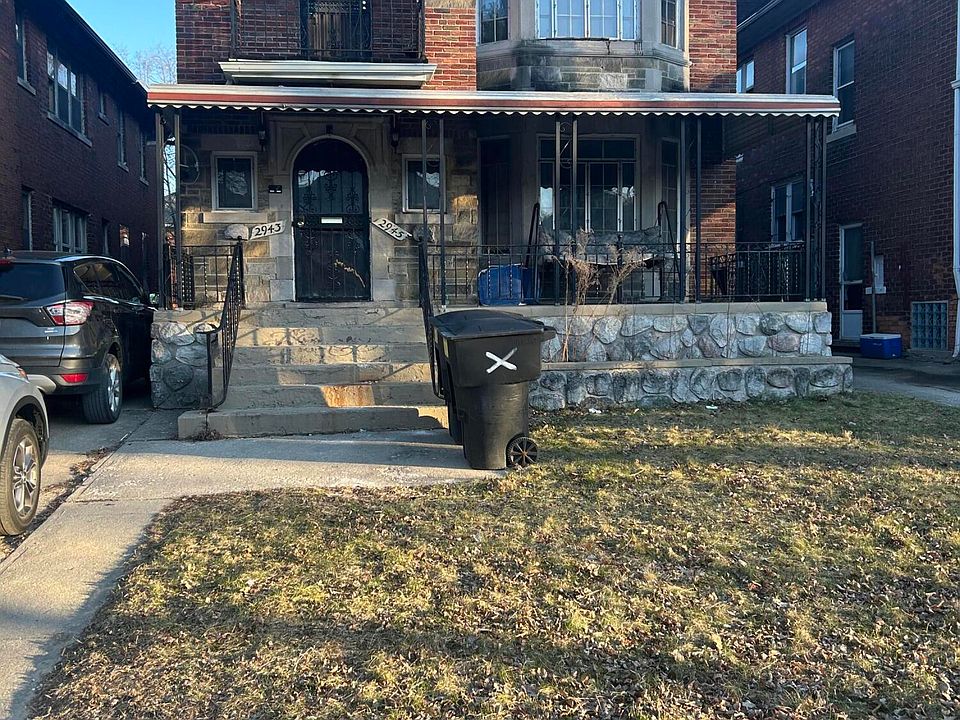 1st image of 2943 Leslie St
