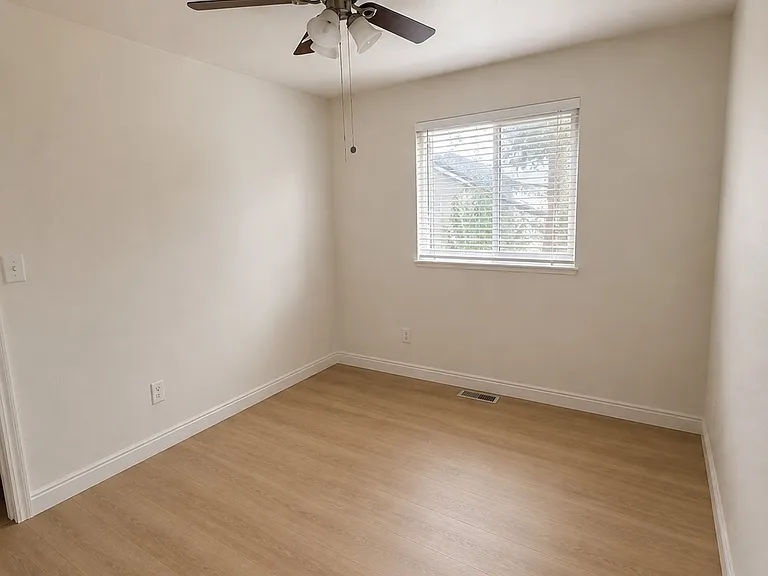W 720 S — Photo 2