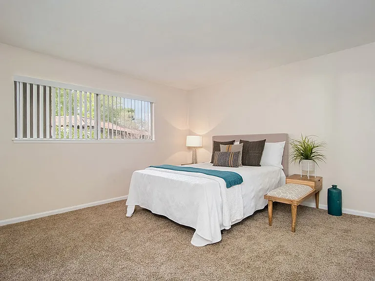Wilbur Oaks Apartments — Photo 41