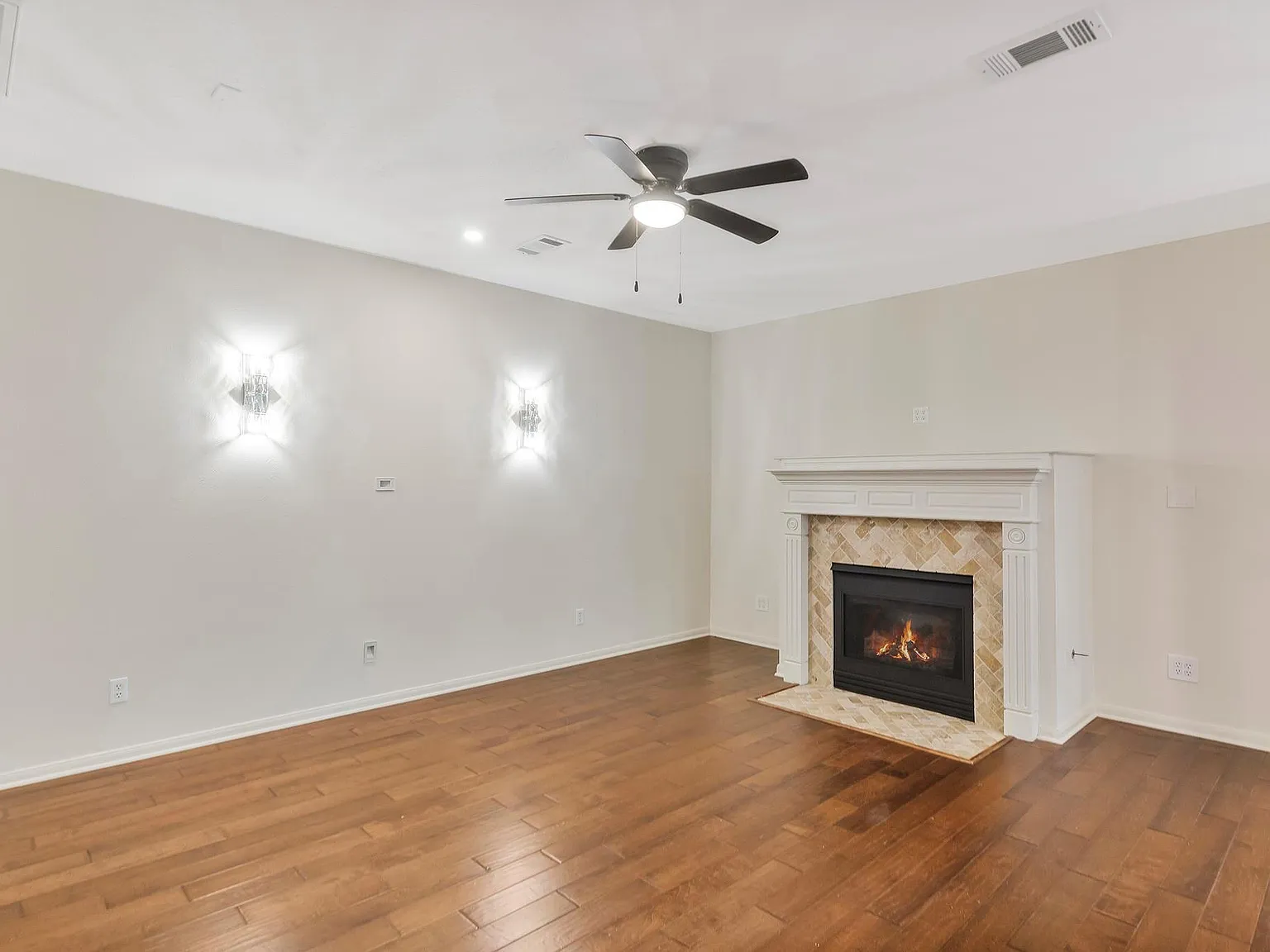 3 bed, 2.5 bath, 2260 sqft, $2,450 — Photo 4