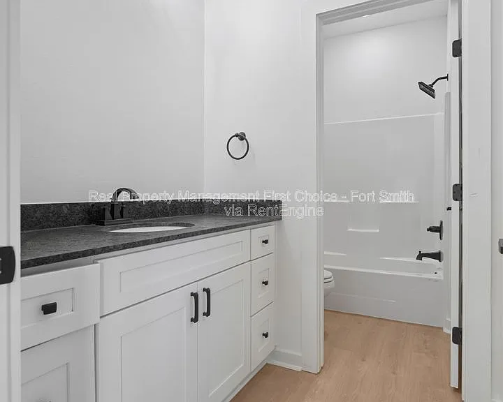 8908 Cambria Cir #B — Photo 13