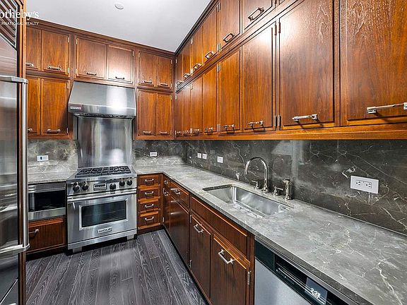 4th image of 155 W 11th St APT 4M