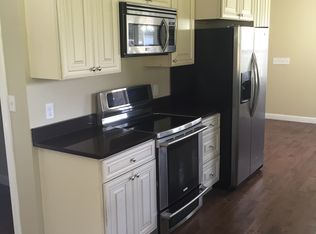 10011 S Nicholson Rd, Oak Creek, WI 53154