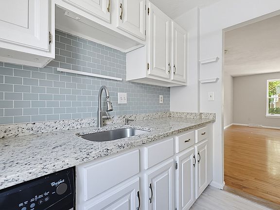 4th image of 425 Main St Unit 9D