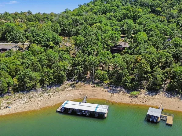 8415 Admiral Nimitz Dr, Rogers, AR 72756
