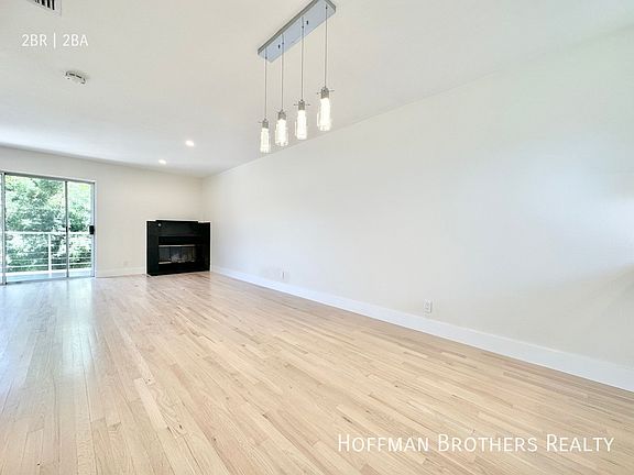 2nd image of 2100 Griffith Park Blvd #5