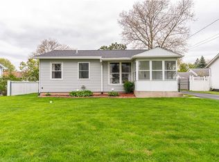 1350 Caravelle Dr, Niagara Falls, NY 14304