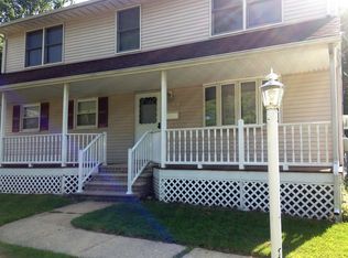 656 Brookside Dr, Belford, NJ 07718