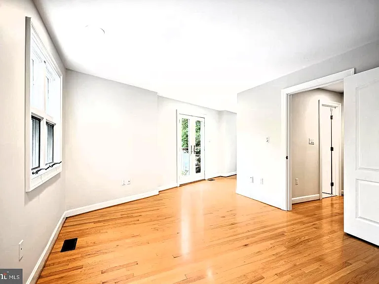 5330 Connecticut Ave NW — Photo 10