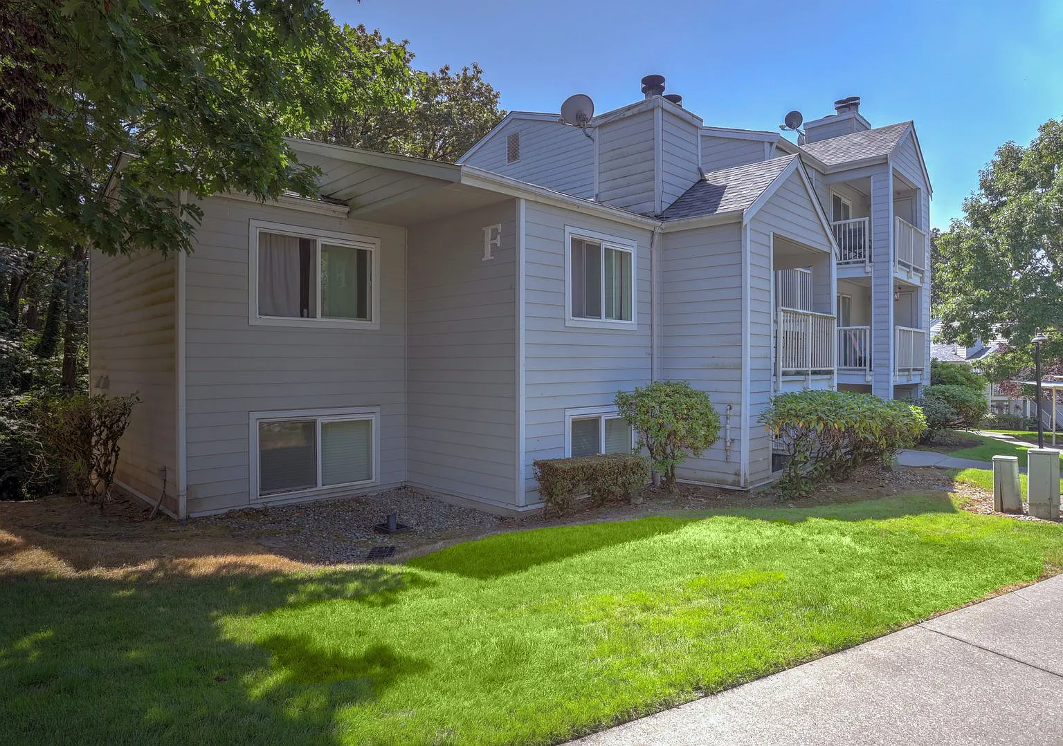 This ground floor corner-unit condo — Photo 1