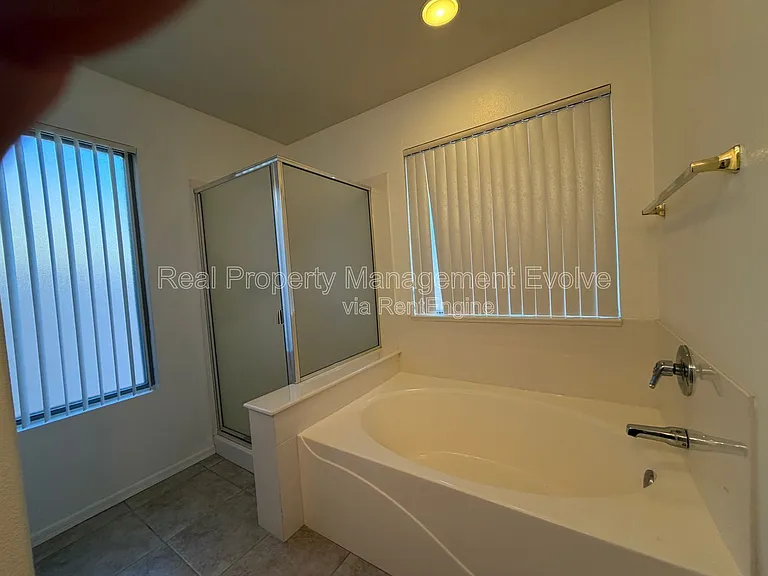 15847 W Saguaro Ln — Photo 13