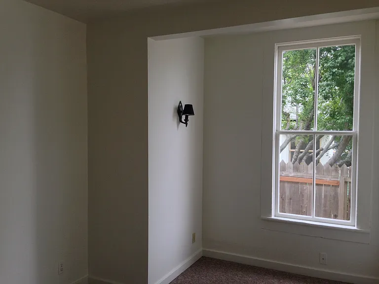 659 Sandercock St — Photo 6