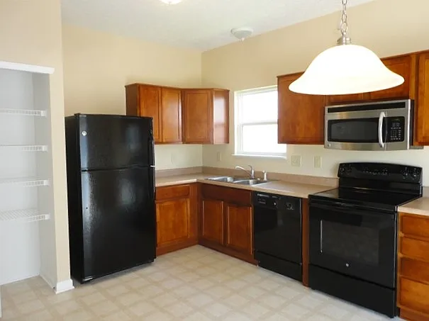 Building Photo - 1319 Fiesta Dr