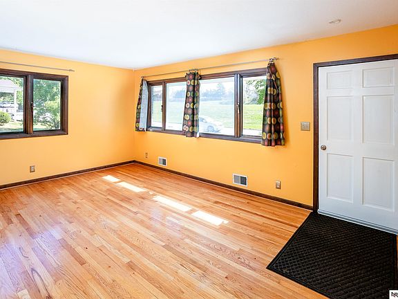 4th image of 4411 N Park Blvd