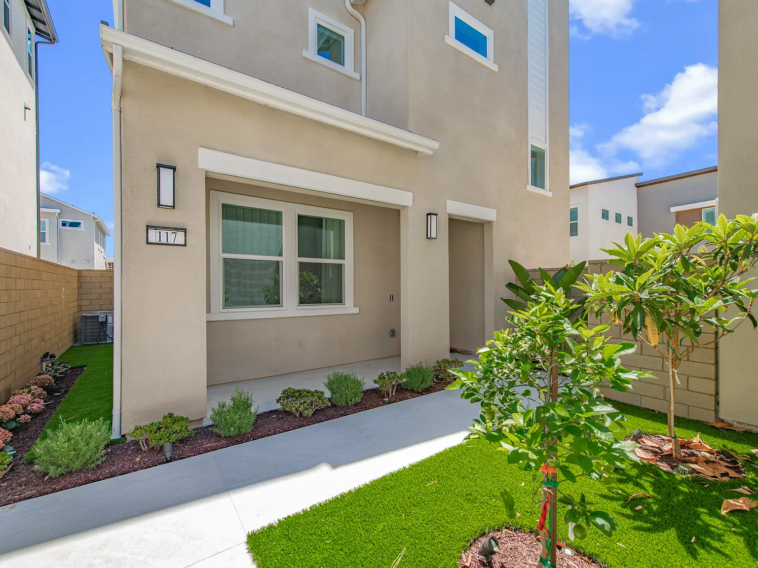 3 bed, 2854 sqft, $5,500 — Photo 2