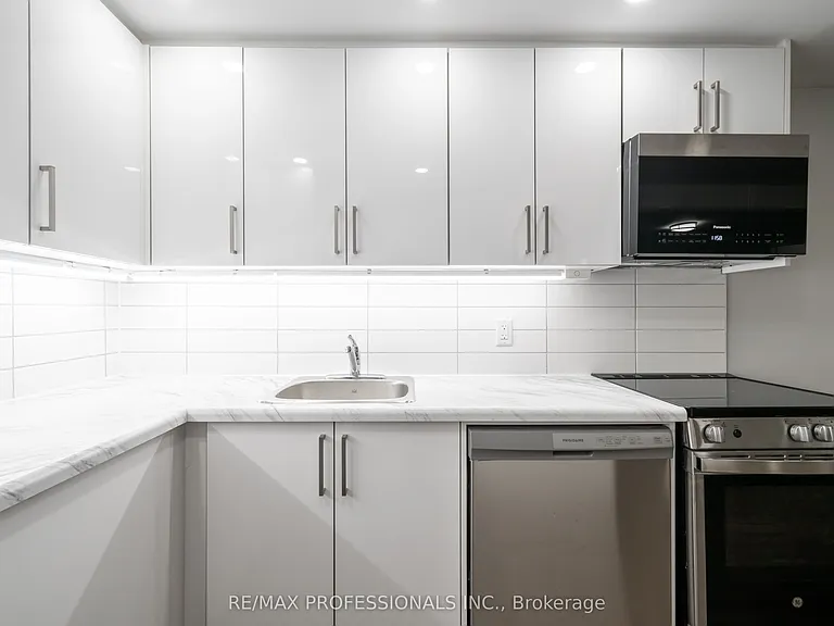 1485 King St W #4 — Photo 2