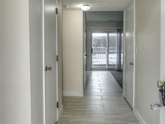 3rd image of 1403 Willow Ave