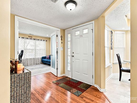 4th image of 220 Manahan Rd