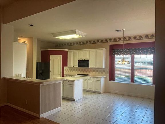 3rd image of 732 Bonnie Ct