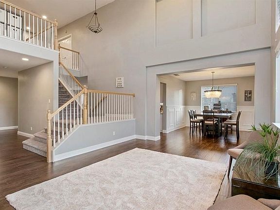 5th image of 241 Menard Cir