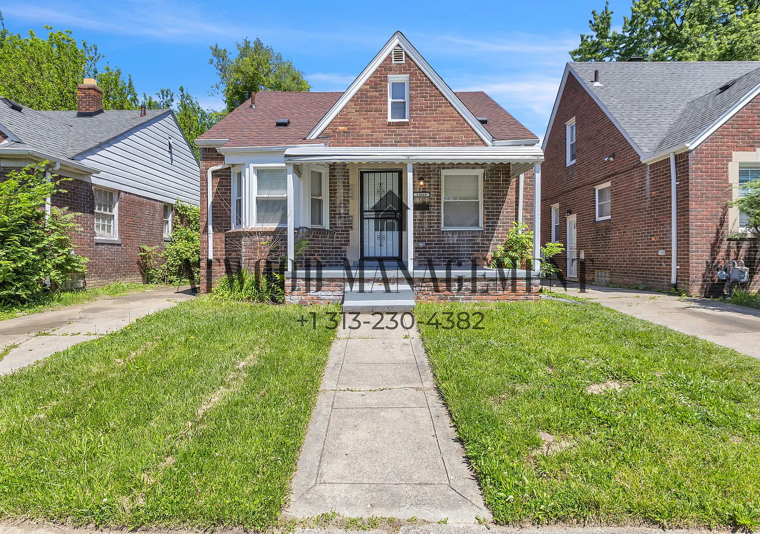 This beautifully updated 3-bedroom, 2-bath single-family home is ready for move-in! — Photo 1