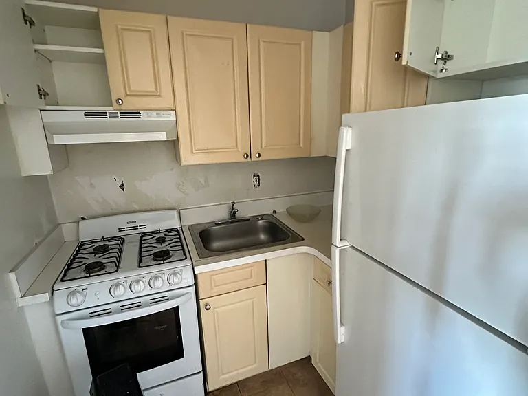 675 McLean Ave #6HH — Photo 4