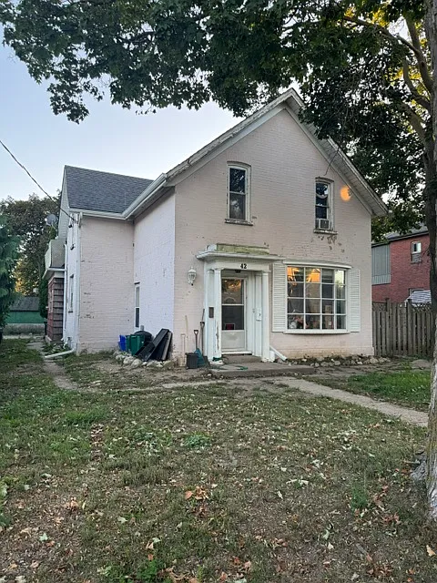 42 Roseview Ave #A