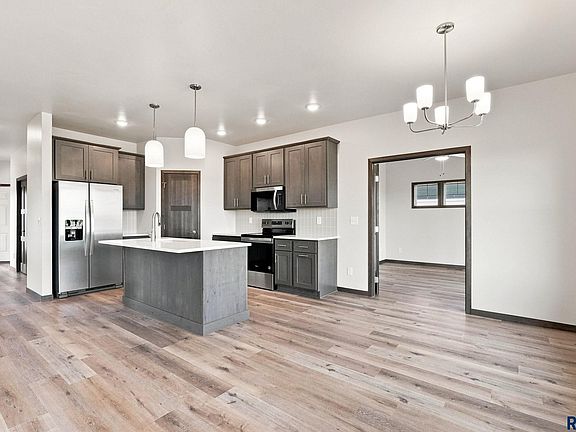 5th image of 916 S Tinley Ave