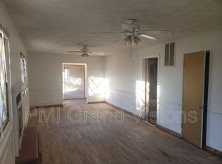 1717 10th St, Charleston, IL 61920