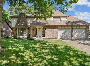 4000 NW Cimarron St, Lees Summit, MO 64064
