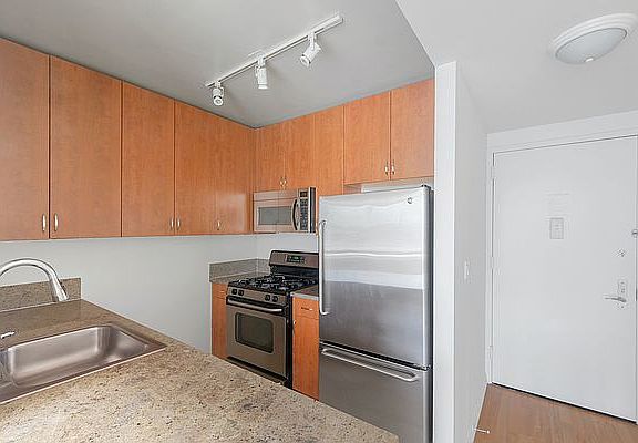 5th image of 400 W 55th St APT 12C