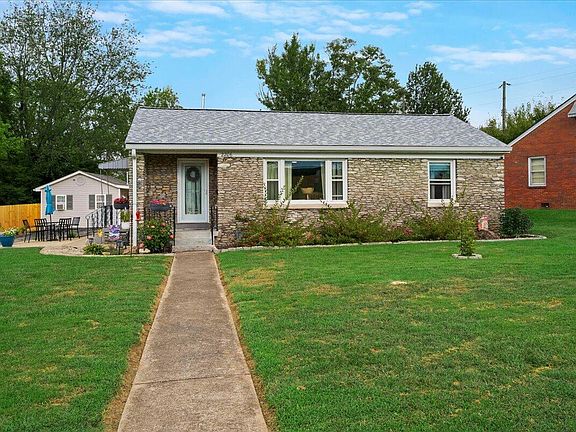 2nd image of 2206 Circle Dr