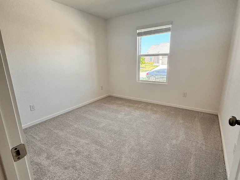 2036 Stable Ln — Photo 15