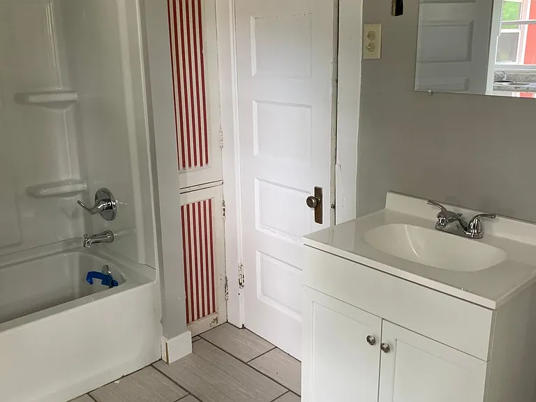 800 N Lincoln St — Photo 11