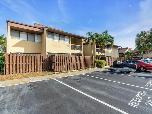 885 N Village Dr N APT 204, Saint Petersburg, FL 33716