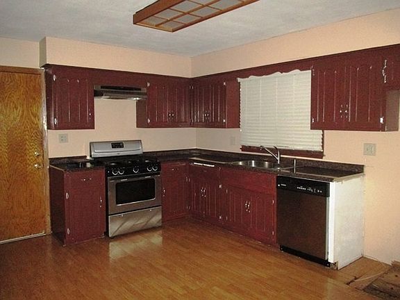 4th image of 4410 Saint Annes Way