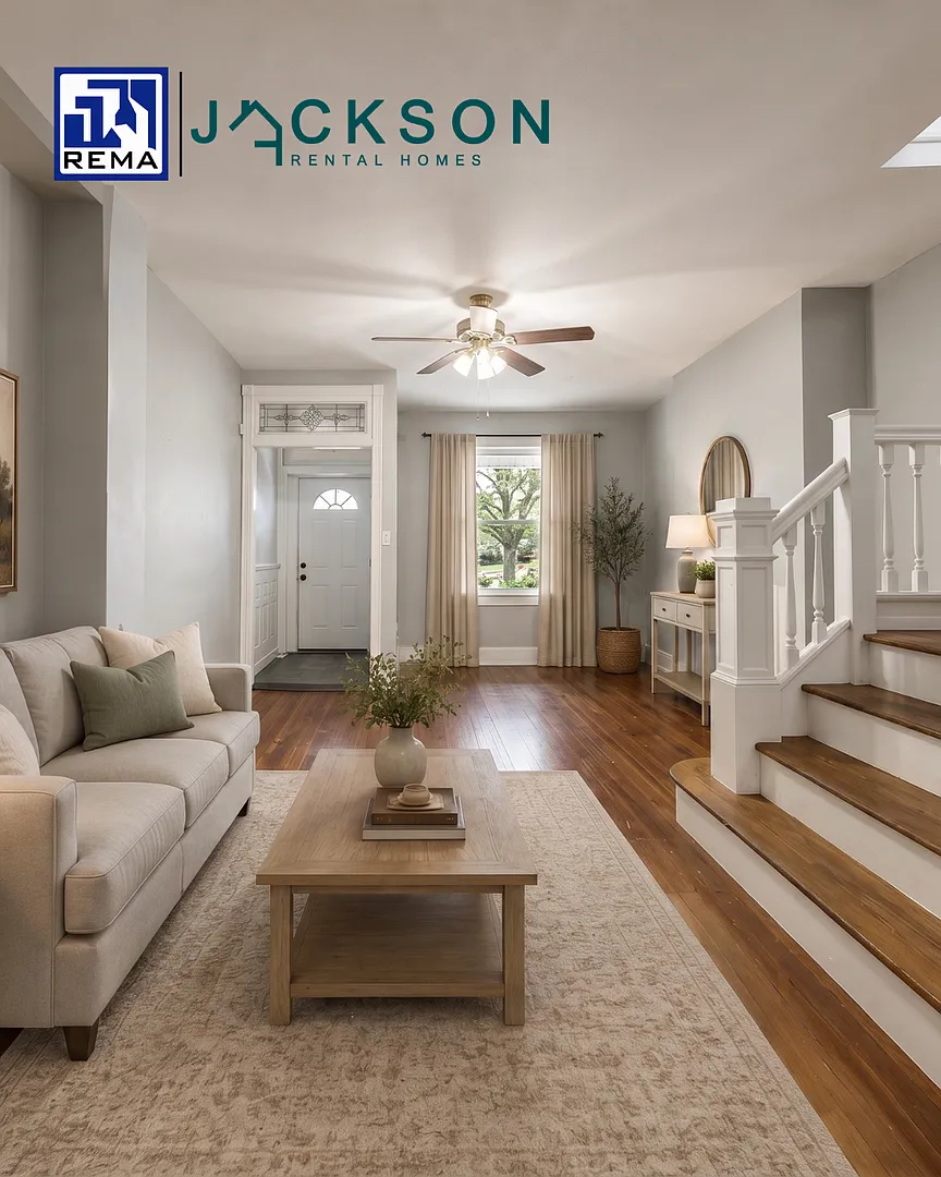 Oversized Classic Row Home w Wood Floors and Paved Backyard — Photo 2