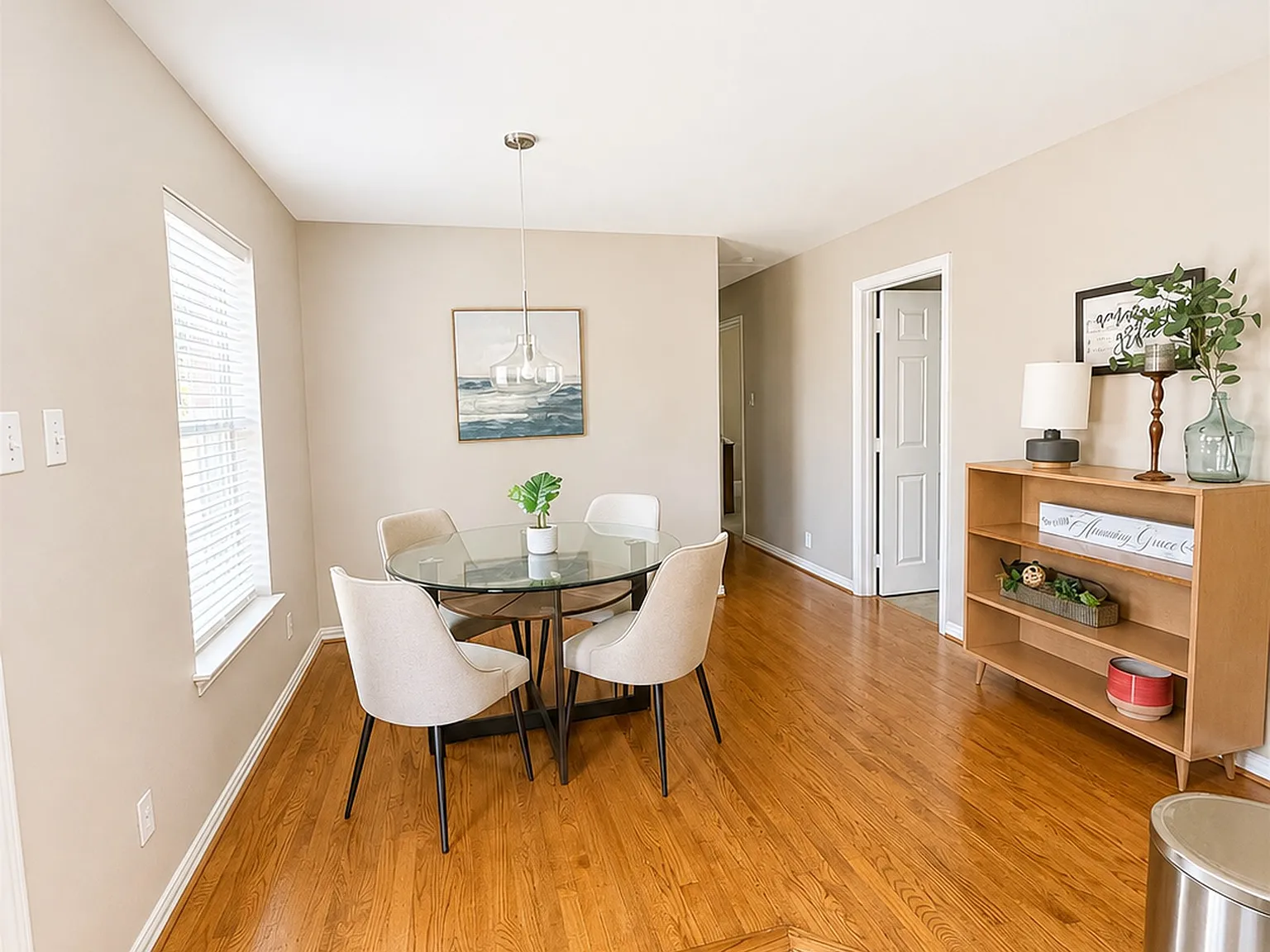 3 bed, 1177 sqft, $2,600 — Photo 3