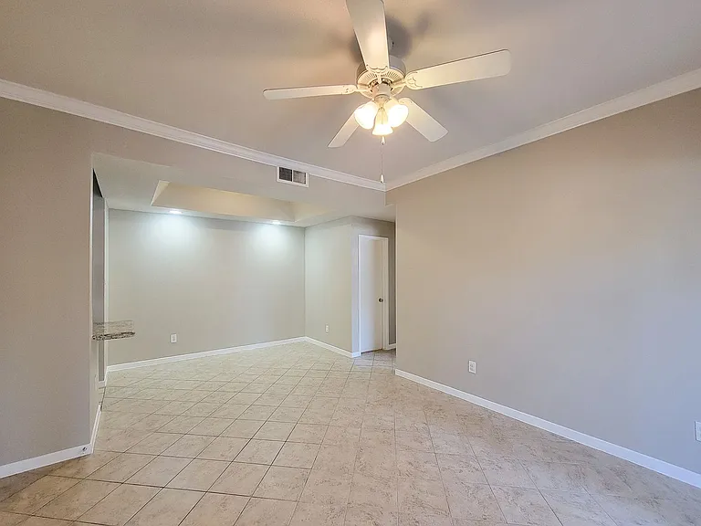 4041 Drake St #116 — Photo 20
