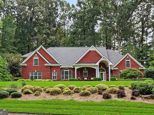 272 Glen Lake Dr, Hoschton, GA 30548