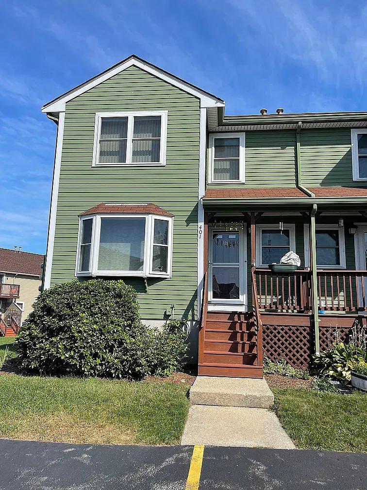 2 bed, 1.5 bath, 1300 sqft, $2,400 — Photo 1