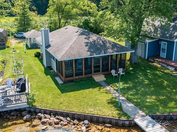 90174 Bluff Dr, Marcellus, MI 49067
