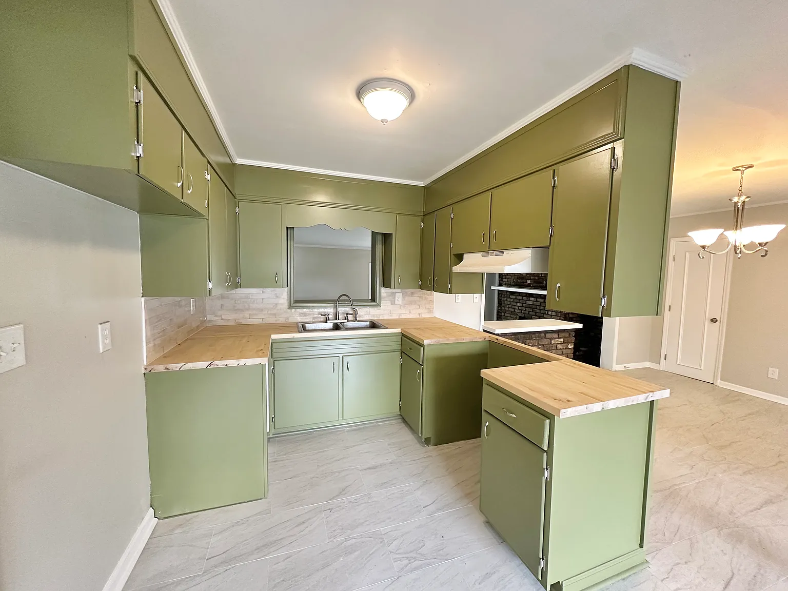 4 bed, 1.5 bath, 1654 sqft, $1,495 — Photo 3
