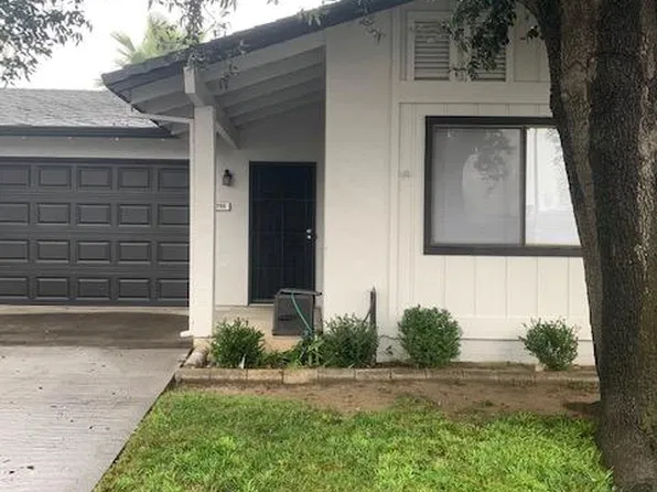 700 Chenin Blanc Dr, Lodi, CA 95240