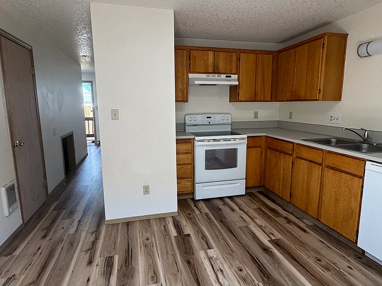 184 S 4th St #2 — Photo 8