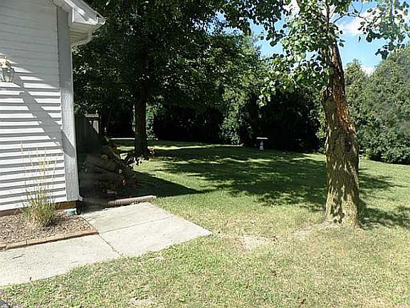 3rd image of 675 Heathermoor Ln