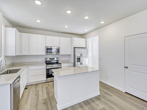 5th image of 39788 Bradley Street