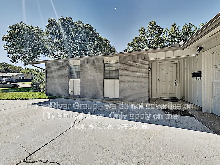 1319 Wisteria Way — Photo 2